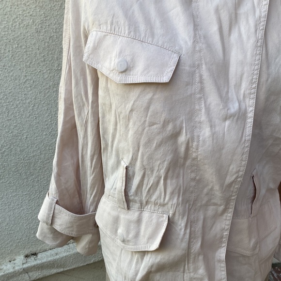 Vince linen blended gorgeous blazer/jacket with great pockets. Beautiful. - Picture 14 of 15